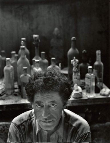 Alberto Giacometti photographié par Arnold Newman dans son atelier, mai 1954.jpg