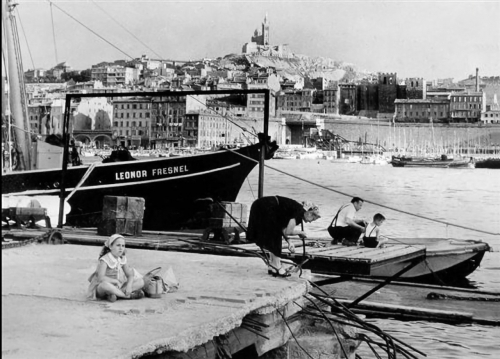 Vieux port de Marseille en 1954 Willy Ronis.jpg