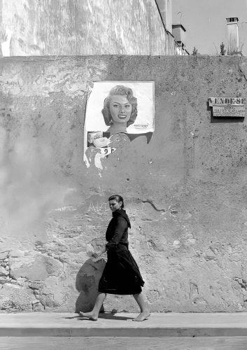 Agnes Varda - Sofia Loren in Portugal - Pávoa de Varzim, 1956.jpg
